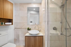 Shower, hair dryer, towels