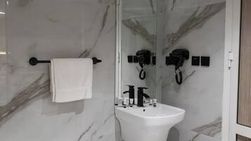 Separate tub and shower, free toiletries, hair dryer, towels