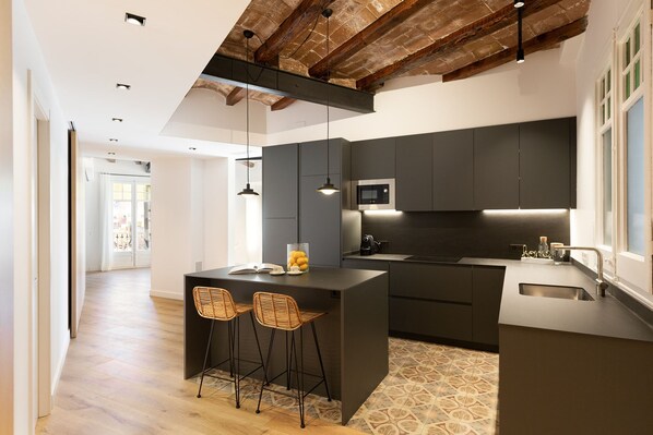 Dishwasher, cookware/dishes/utensils