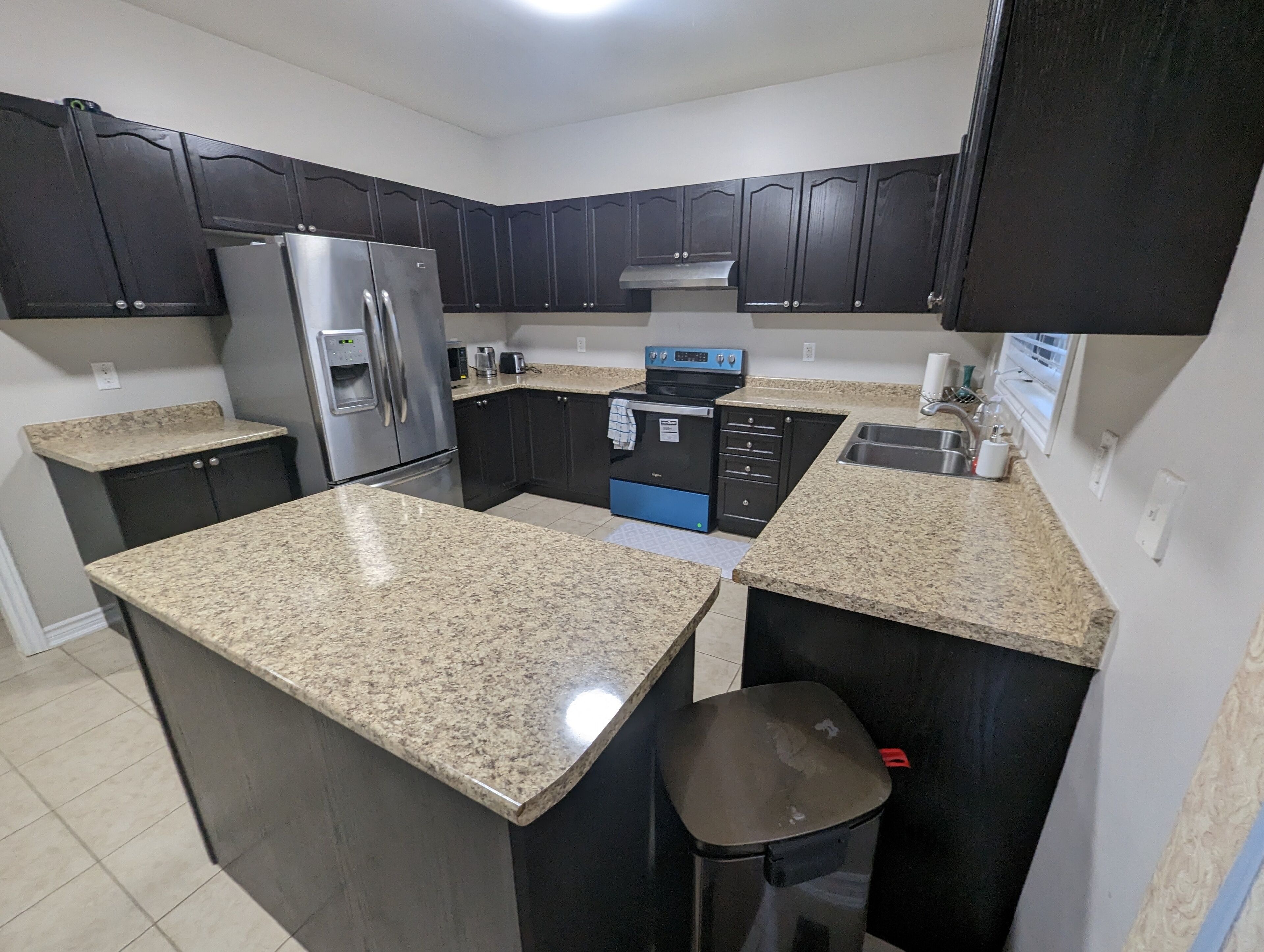 雪櫃、微波爐、焗爐、洗碗機