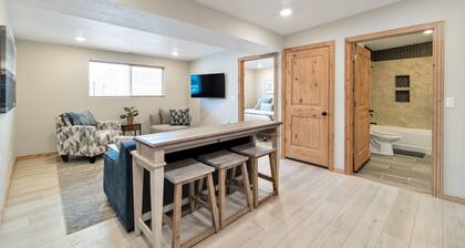 Gorgeous 2 BDRM - Central to Ski Resorts and Outdoor Recreation