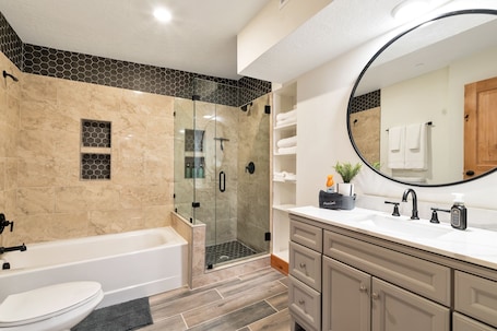 Shower, hair dryer, towels, soap. Gorgeous 2 BDRM - Central to Ski Resorts and Outdoor Recreation