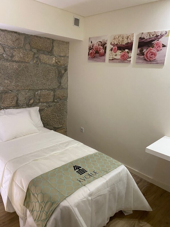 Room - EVOLUE HOTEL (Porto)