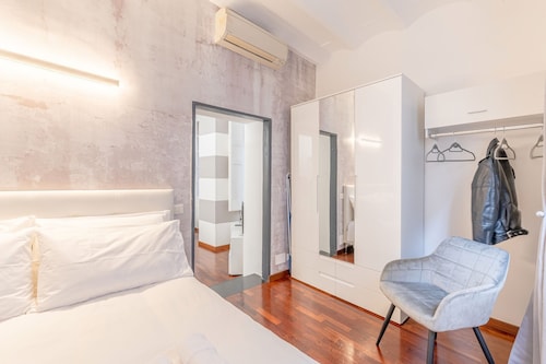 [Genoa Center] Column-Cathedral of San Lorenzo