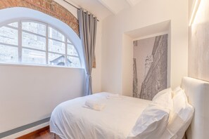 1 bedroom, iron/ironing board, free WiFi, bed sheets - [Genoa Center] Column-Cathedral of San Lorenzo (Genova)