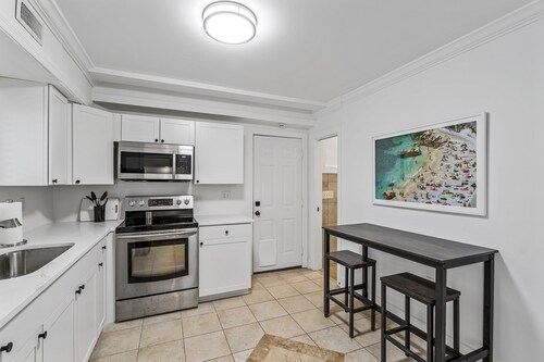 Shem Creek Suite - Modern Private Guest Suite