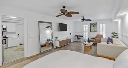 10 mins to Downtown and beach - Shem Creek Suite