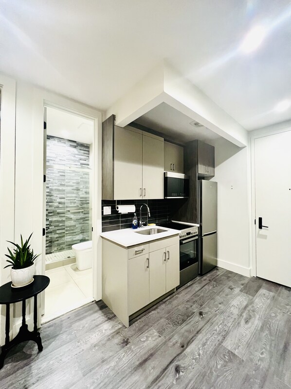 冰箱、微波炉、烤箱、炉灶