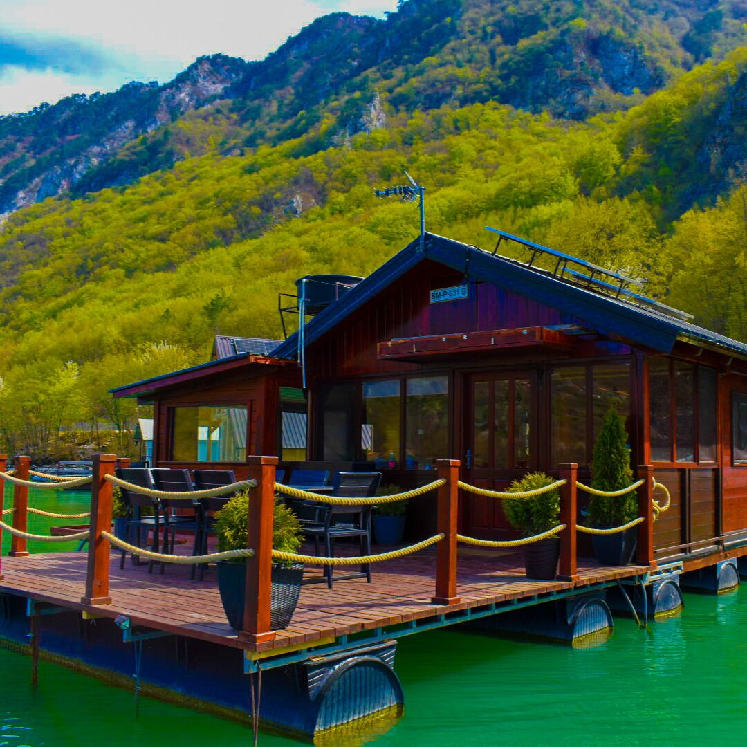 VICTORIA RICH - lake house FREE Mini-bar & Sup boards