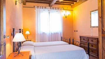 2 chambres, coffres-forts dans les chambres, Wi-Fi gratuit