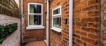 Charming 3 Bed Home in the Garden Quarter, Chester