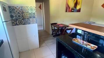 Apartamento família | Área de estar | Smart TV 32 polegadas com canais digitais