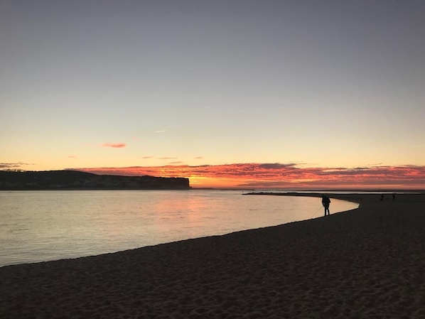 Beach nearby, white sand, beach cabanas, sun loungers - Casa Lagoa (Caldas da Rainha)