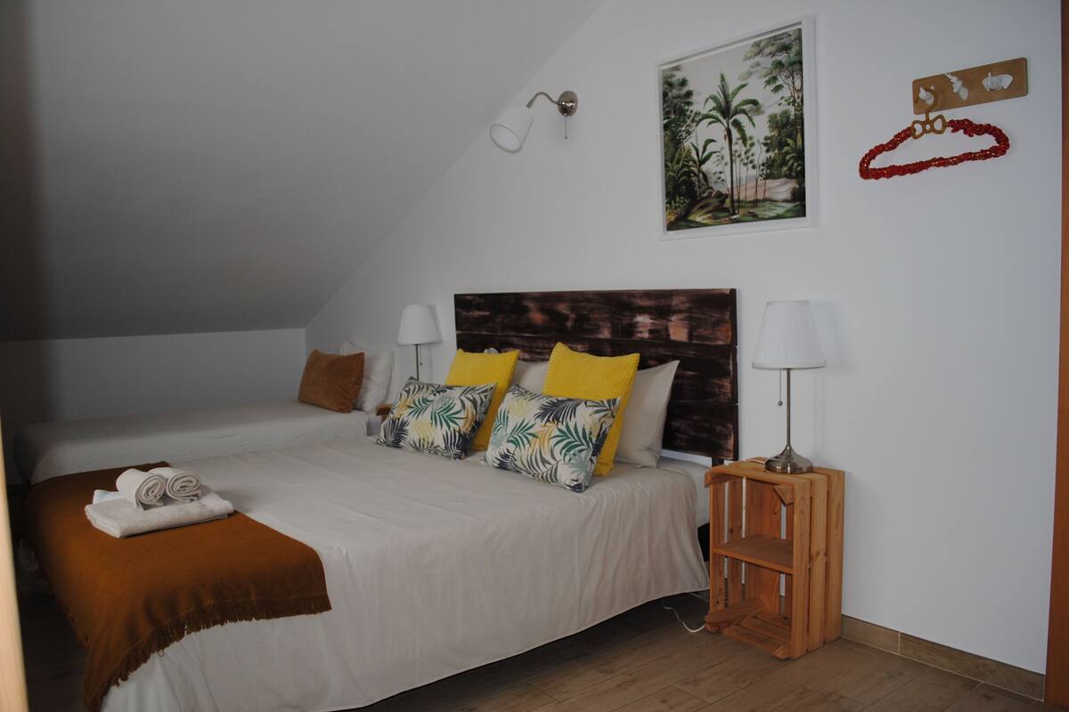 Comfort Triple Room | Hypo-allergenic bedding, individually decorated, individually furnished