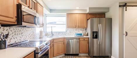 Coffee/tea maker, fridge, microwave, oven