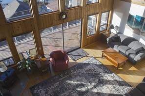 TV connectée, jeux vidéo, lecteur de DVD, table de tennis de table