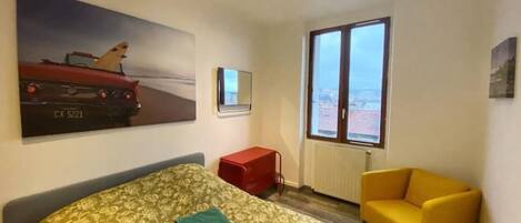 1 bedroom, desk, iron/ironing board, free WiFi