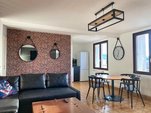 014 CHIC & COZY LARGE DUPLEX APARTMENT 76m2 WIFI SMART TV NETFLIX & PANORAMIC VIEW