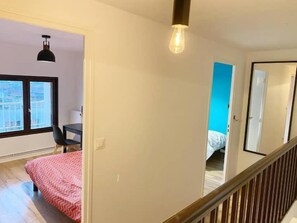 4 bedrooms, desk, iron/ironing board, free WiFi