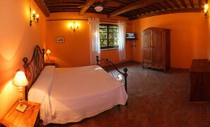 2 bedrooms, in-room safe, free WiFi
