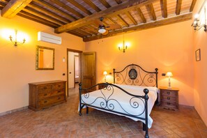 2 soverom, safe på rommet og wi-fi (inkludert)