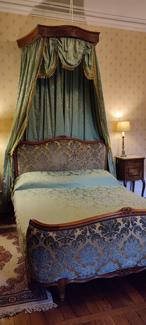 Traditional-Dreibettzimmer | 1 Schlafzimmer, Zimmersafe, Schreibtisch, Verdunkelungsvorhänge