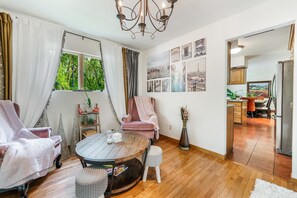 智能电视、壁炉、电子游戏、桌上足球