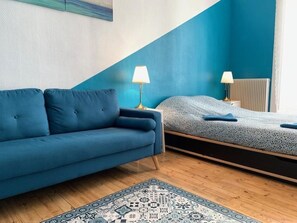 3 bedrooms, desk, iron/ironing board, free WiFi