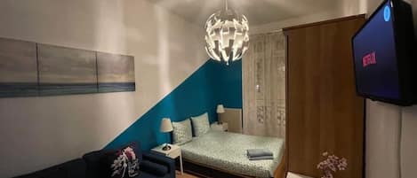 3 bedrooms, desk, iron/ironing board, free WiFi