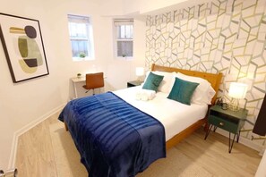 2 Schlafzimmer, Schreibtisch, Bügeleisen/Bügelbrett, WLAN