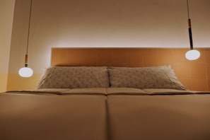 Romantic Room | In-room safe, individually decorated, individually furnished, desk - Occhi Di Napoli  (Naples)
