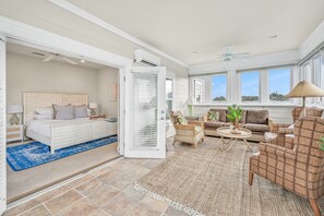 3 chambres, fer et planche à repasser, lit de bébé portatif
