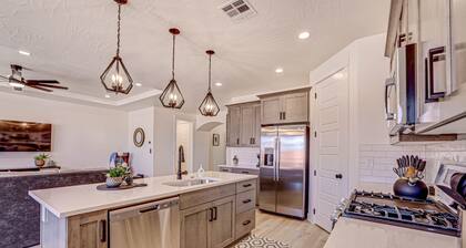 The Sand Castle- Secluded Yard w/ Private Hottub