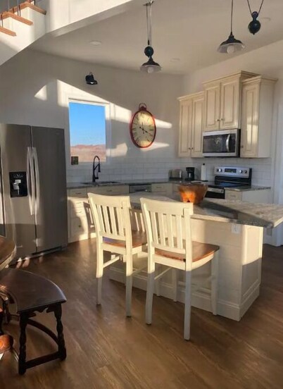 Luxury Silo, King bed Wi-Fi, Grill, Fire pit. Sunsets in the country 
