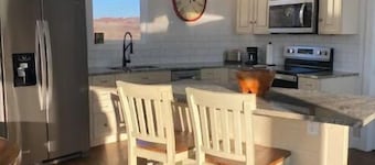 Luxury Silo, King bed Wi-Fi, Grill, Fire pit. Sunsets in the country