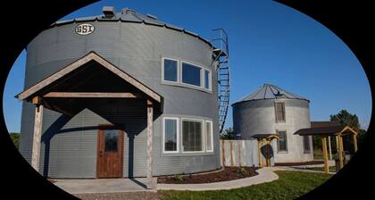 Luxury Silo, King bed Wi-Fi, Hot Tub Xtra