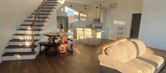 Luxury Silo, King bed Wi-Fi, Grill, Fire pit. Sunsets in the country 
