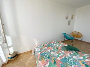 3 Schlafzimmer, Schreibtisch, Bügeleisen/Bügelbrett, Reisekinderbett