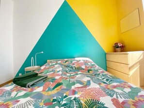 3 bedrooms, desk, iron/ironing board, travel crib