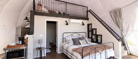 1 bedroom, bed sheets