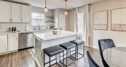 Lavish HUGE Noblesville/Carmel adjacent home!