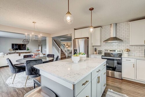 Lavish HUGE Noblesville/Carmel adjacent home!