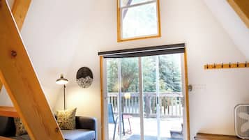 Smart TV, fireplace, stereo