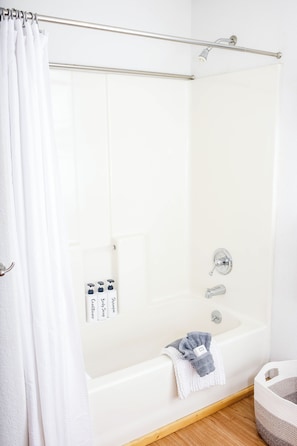 Dusche, Handtücher, Seife, Shampoo