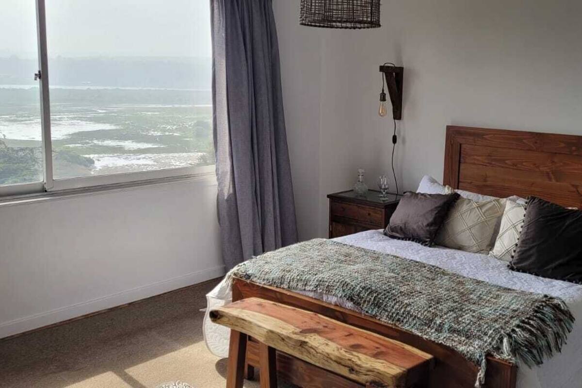 Design Room | Premium bedding, memory foam beds, WiFi (free), individually decorated