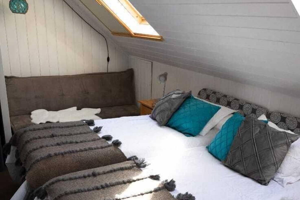 Design Double or Twin Room | Premium bedding, memory foam beds, WiFi (free), individually decorated