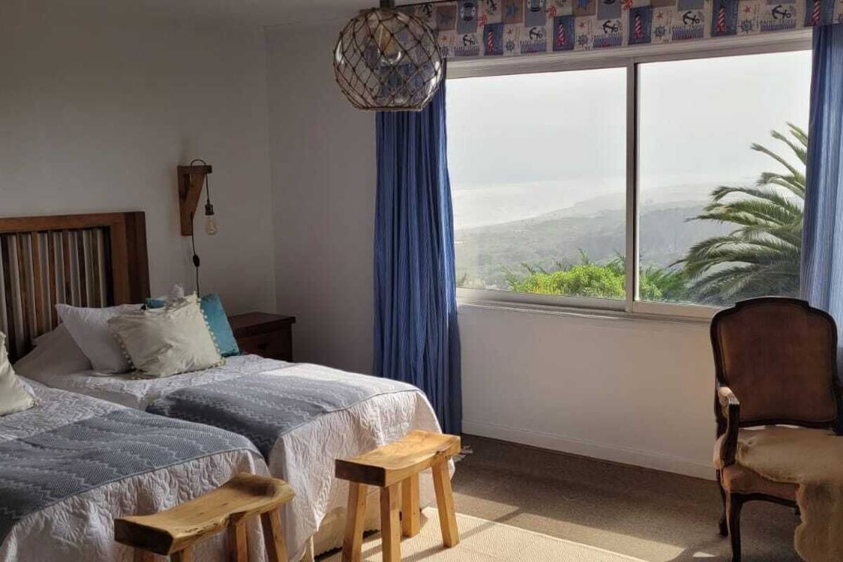 Design Room | Premium bedding, memory foam beds, WiFi (free), individually decorated