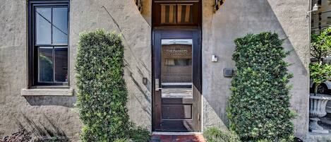 تفاصيل الفندق من الخارج