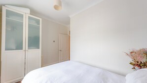 Unclassified image, 2 of 17, button - Peaceful 1BD Flat, 5 mins from Highbury &Islington (London)