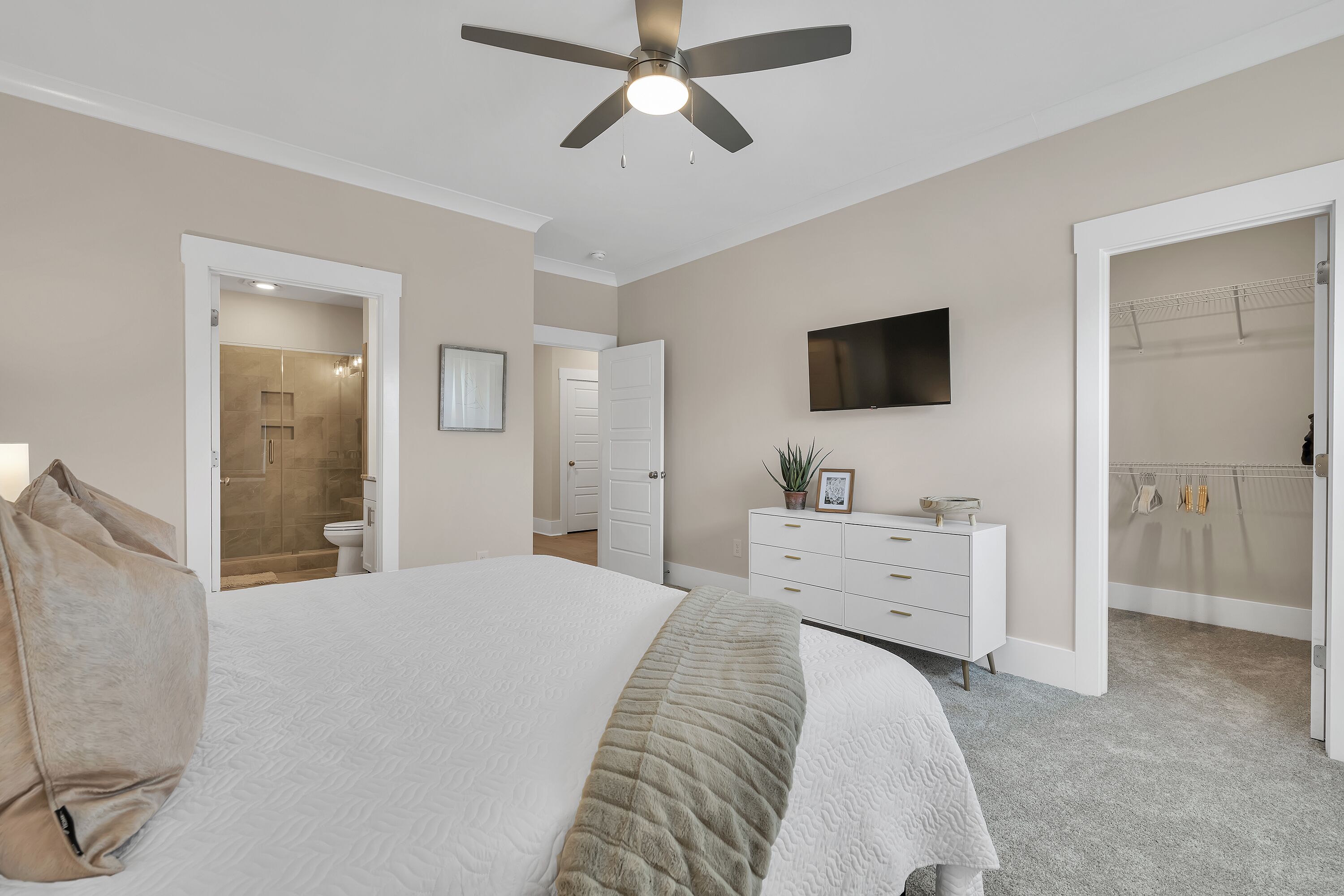 3 chambres, bureau, fer et planche à repasser, Wi-Fi gratuit